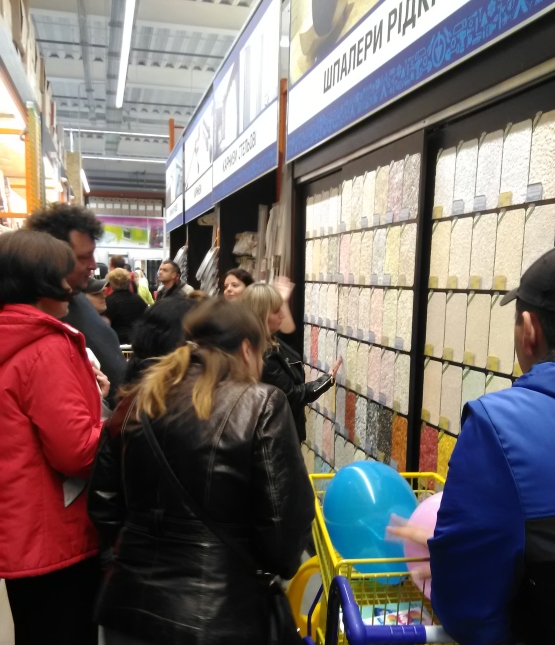 Рідкі шпалери в Умані